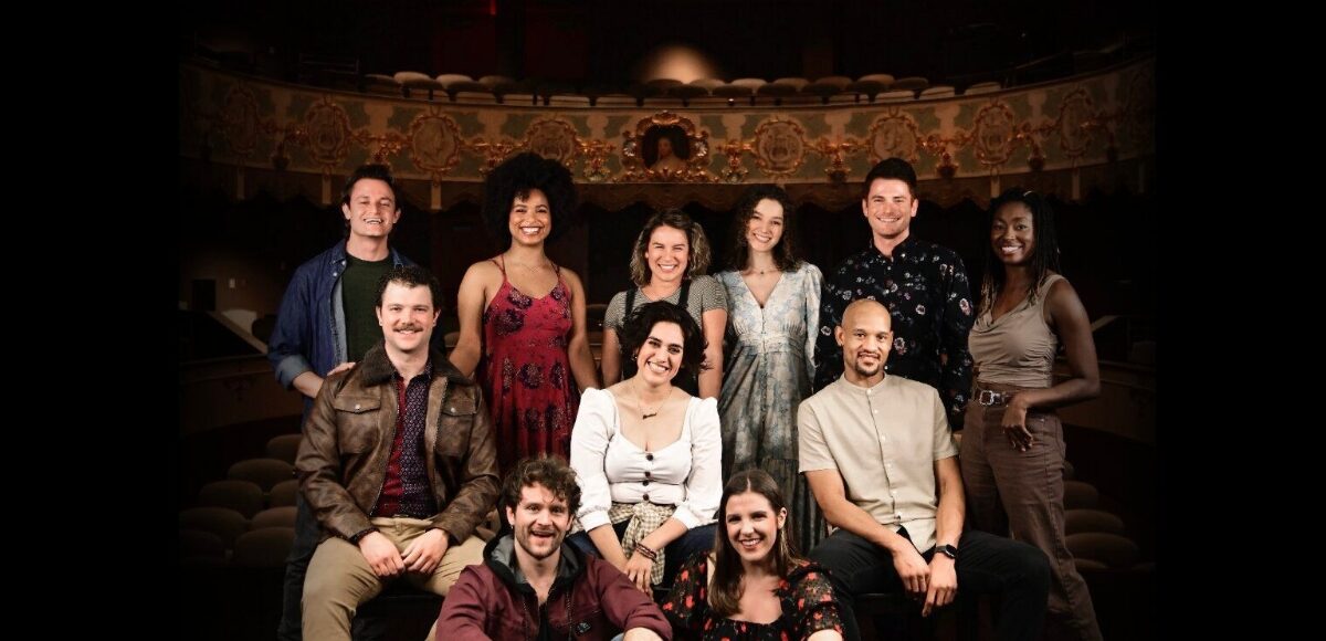 A group of 11 Asolo/FSU Conservatory alumni.